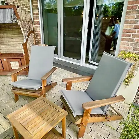 Kleine Auszeit -- Inklusive Parkplatz & Wifi, Geschirrspueler, Waschmaschine & Terrasse Mit Strandkorb -- Perfekt Fuer Urlaub & Business Scharbeutz Exterior photo