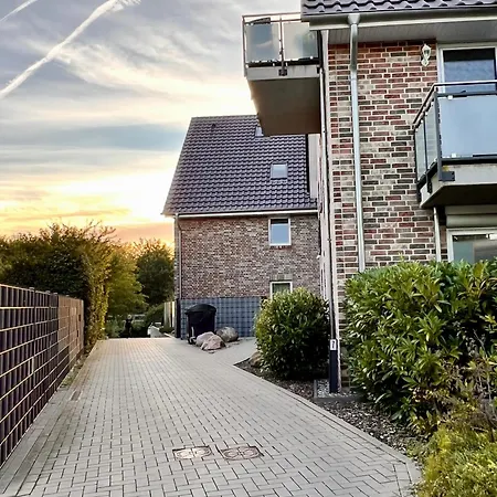 Kleine Auszeit -- Inklusive Parkplatz & Wifi, Geschirrspueler, Waschmaschine & Terrasse Mit Strandkorb -- Perfekt Fuer Urlaub & Business Scharbeutz Exterior photo