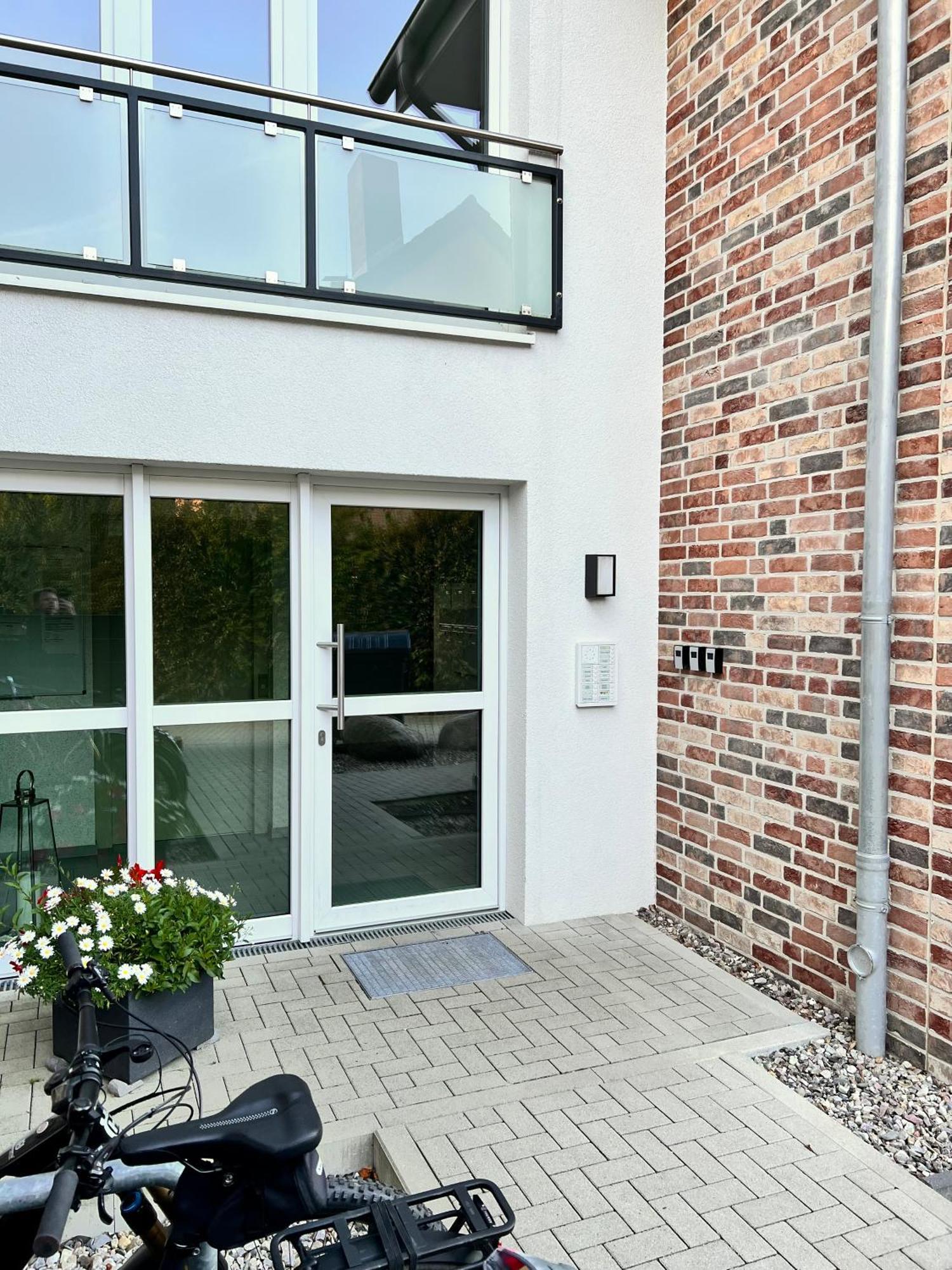 Apartment Kleine Auszeit -- Inklusive Parkplatz & Wifi, Geschirrspueler, Waschmaschine & Terrasse Mit Strandkorb -- Perfekt Fuer Urlaub & Business *