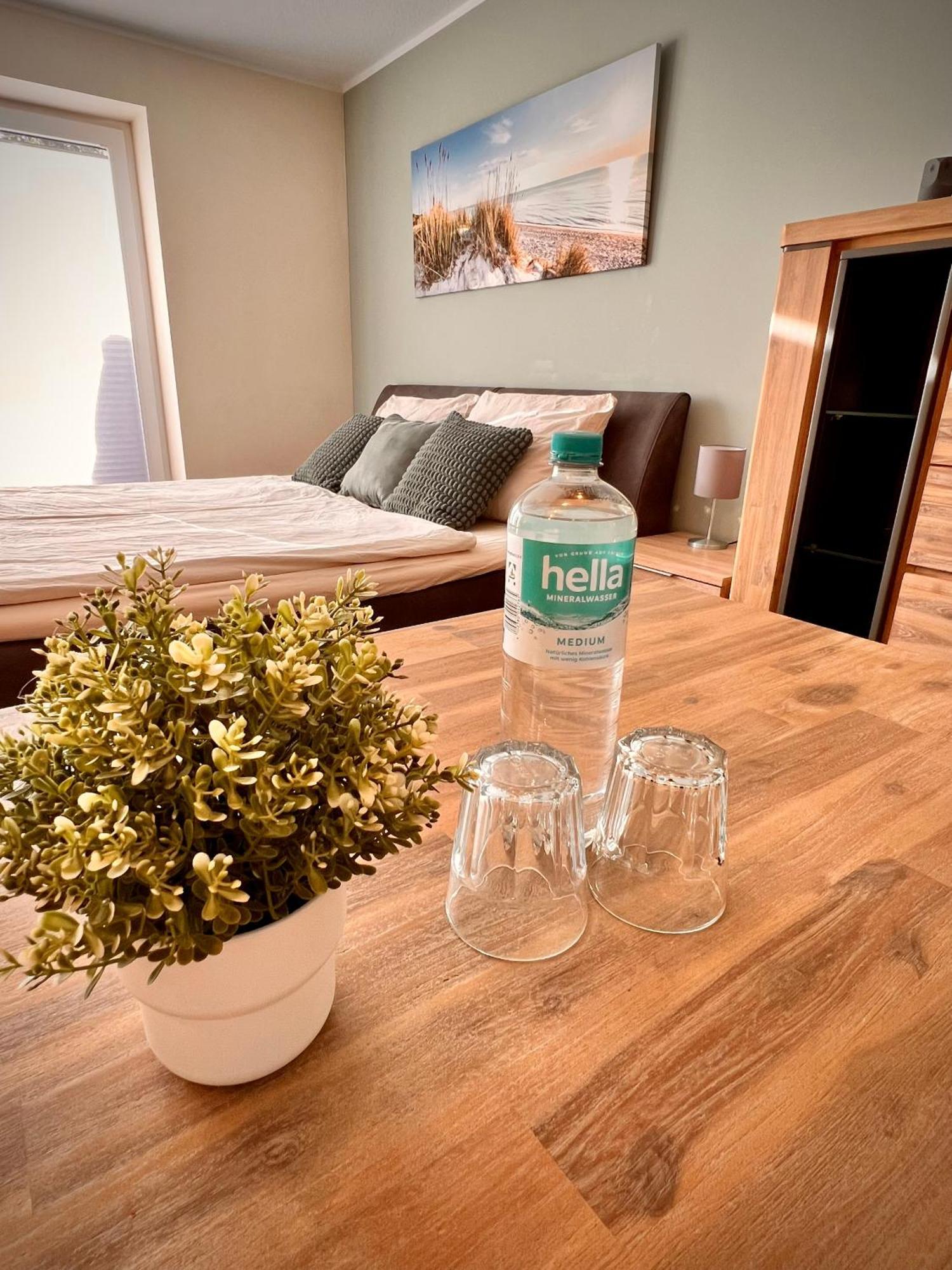 Kleine Auszeit -- Inklusive Parkplatz & Wifi, Geschirrspueler, Waschmaschine & Terrasse Mit Strandkorb -- Perfekt Fuer Urlaub & Business Apartment *