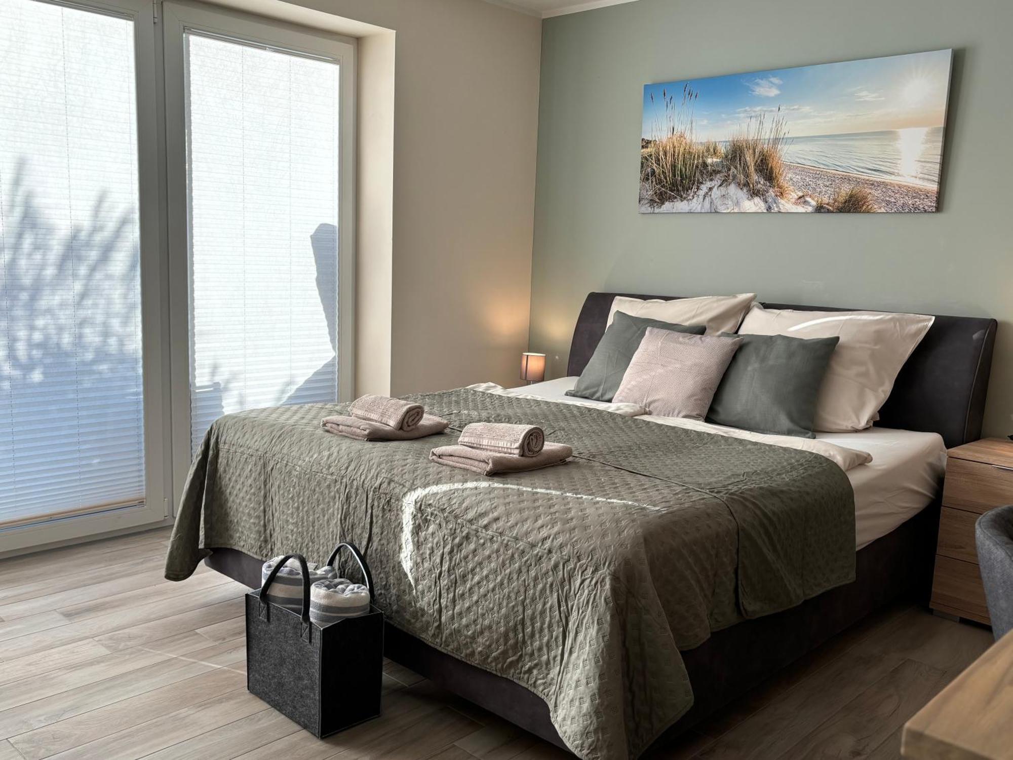 Kleine Auszeit -- Inklusive Parkplatz & Wifi, Geschirrspueler, Waschmaschine & Terrasse Mit Strandkorb -- Perfekt Fuer Urlaub & Business