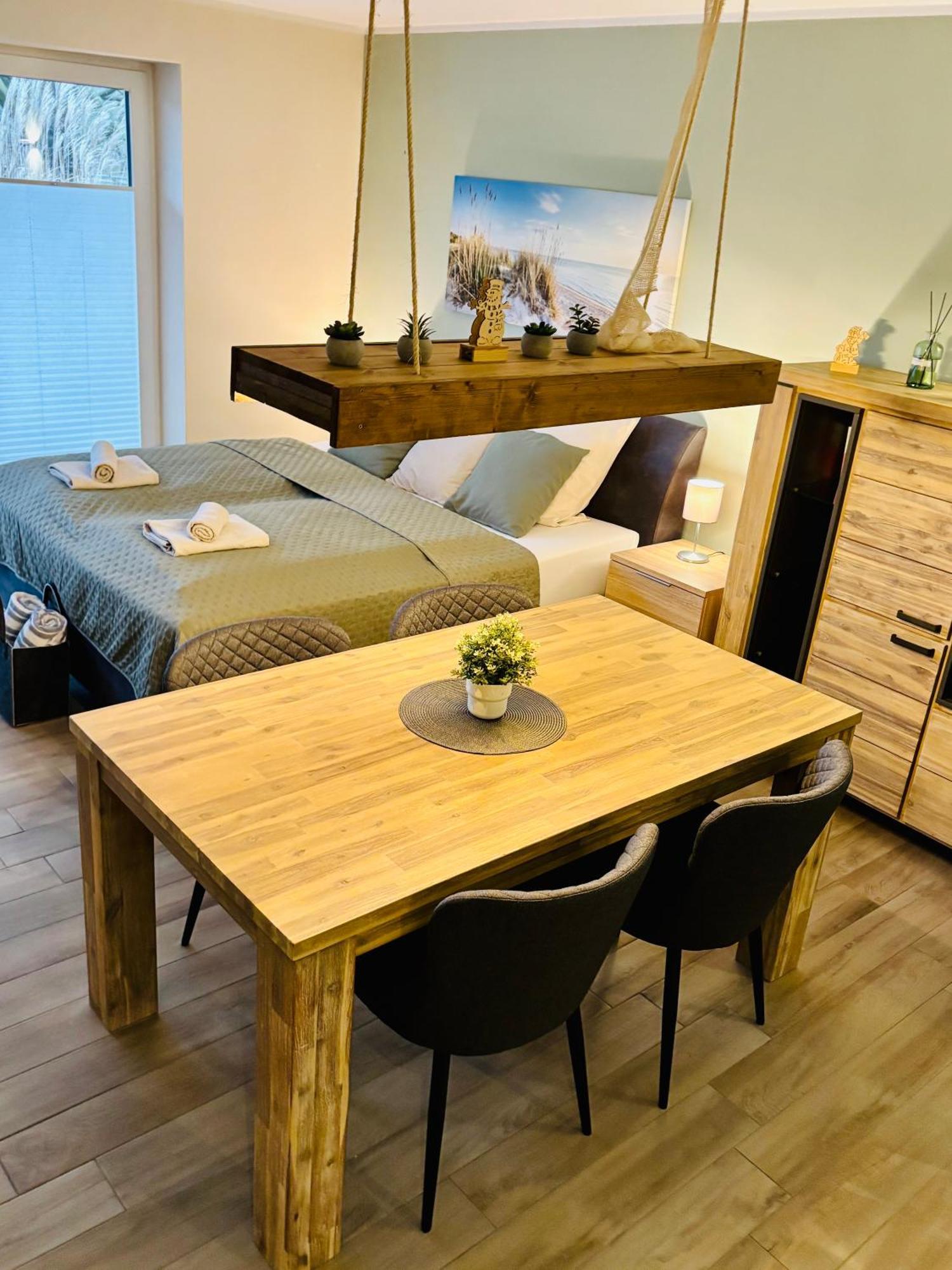 Kleine Auszeit -- Inklusive Parkplatz & Wifi, Geschirrspueler, Waschmaschine & Terrasse Mit Strandkorb -- Perfekt Fuer Urlaub & Business *