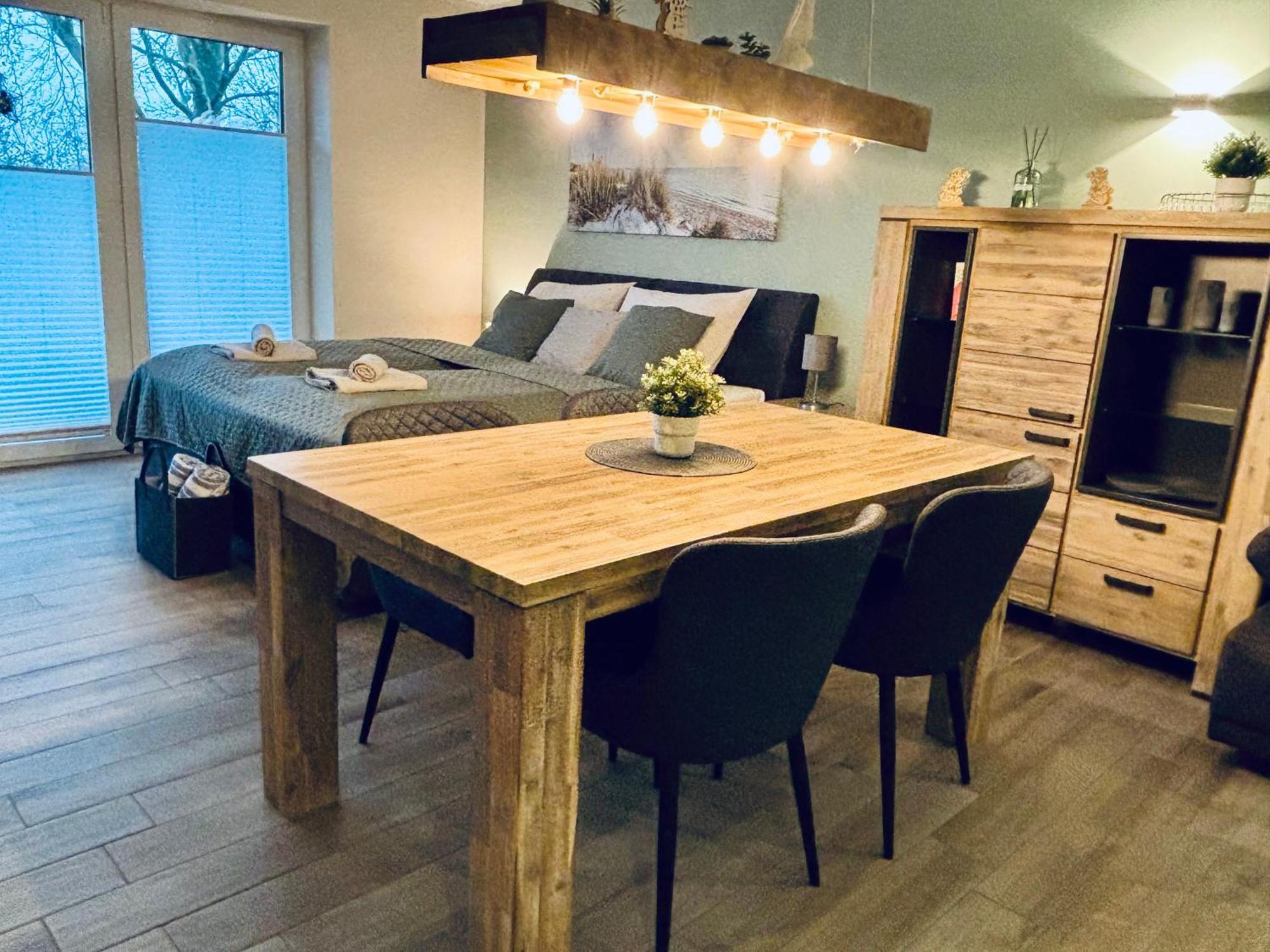 Apartment Kleine Auszeit -- Inklusive Parkplatz & Wifi, Geschirrspueler, Waschmaschine & Terrasse Mit Strandkorb -- Perfekt Fuer Urlaub & Business